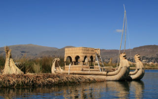 Schilfboot auf den Urus-Inseln