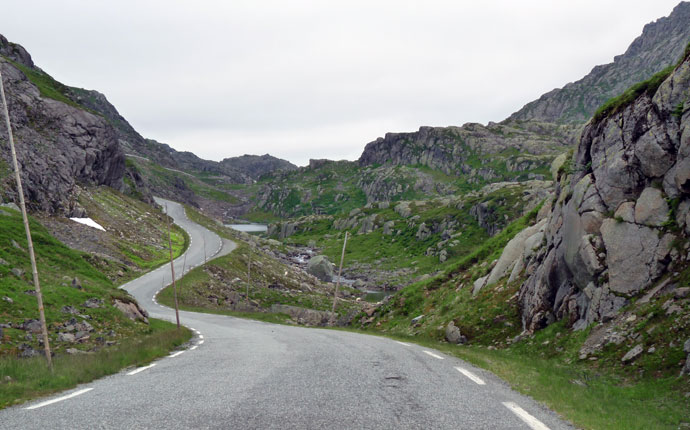 gewundene Bergstraße in Norwegen