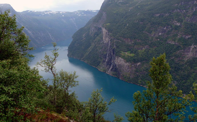 Blick auf den Fjord bei Wanderung am Geiranger-Fjord