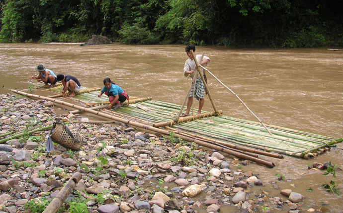 Bambusfloßin Thailand