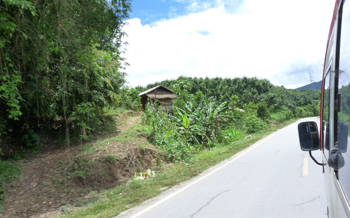 Auf Busfahrt in Laos