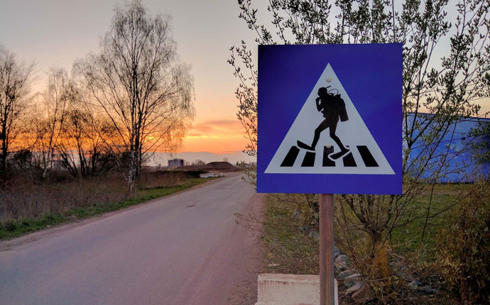 Taucher auf Zebrastreifen