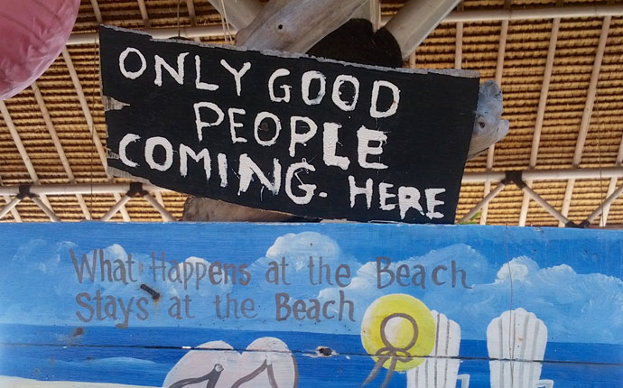 Schild "only good people coming here"