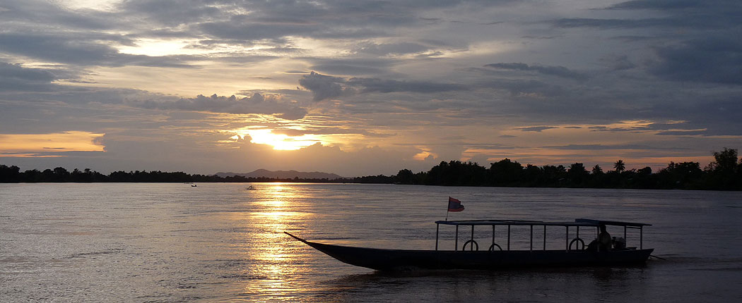 Sonnenuntergang am Mekong in Laos