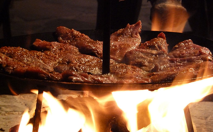 Fleisch auf dem Grill in Namibia. In Südafrika so nie gesehen.