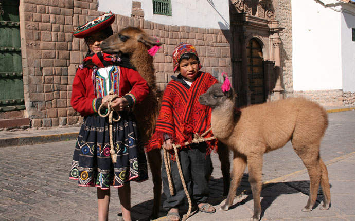 Peru Kinder mit Lamas