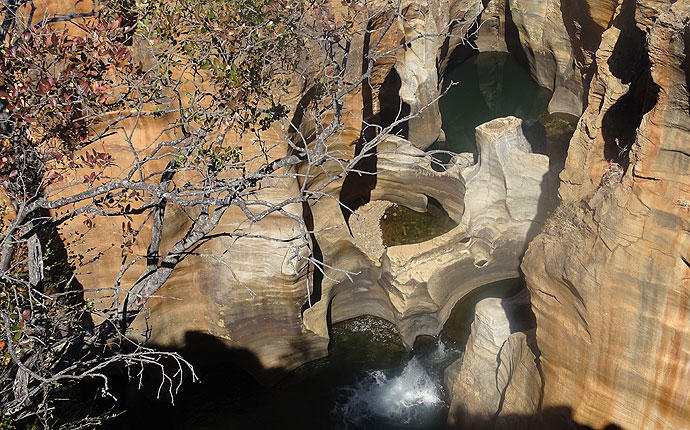 Ausgewaschene Löcher: Bourkes Luck Potholes an der Panorama Route