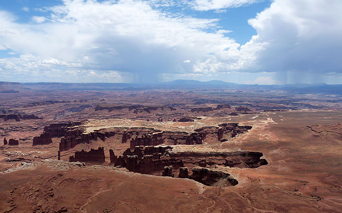 Regenwolken über den Canyonlands