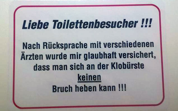 Klo-Schild: An der Klobürste kann man sich keinen Bruch heben.