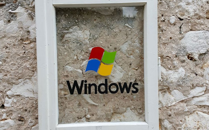 Fenster mit Schriftzug "Windows"
