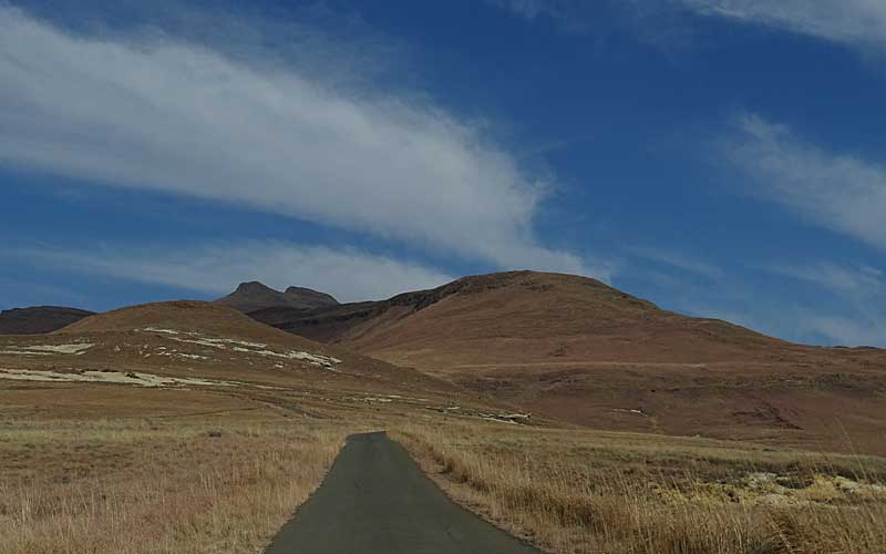 Kleine Straße am Bleskop Loop, Drakensberge