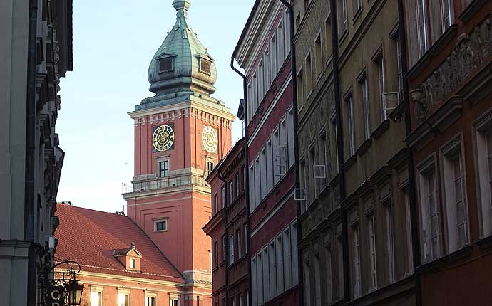 Warschau: Blick auf Schloss und Straßenzeile