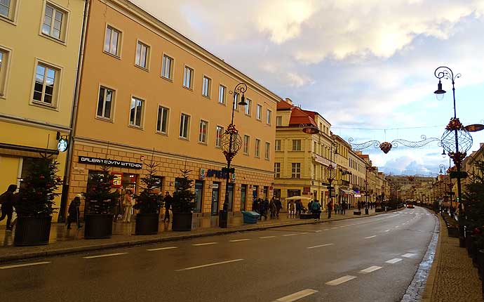 Warschau: Straße mit gelben Häusern 