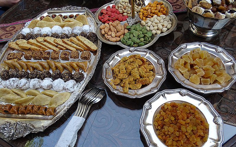 Nüsse und süße Teilchen in Marrakesch