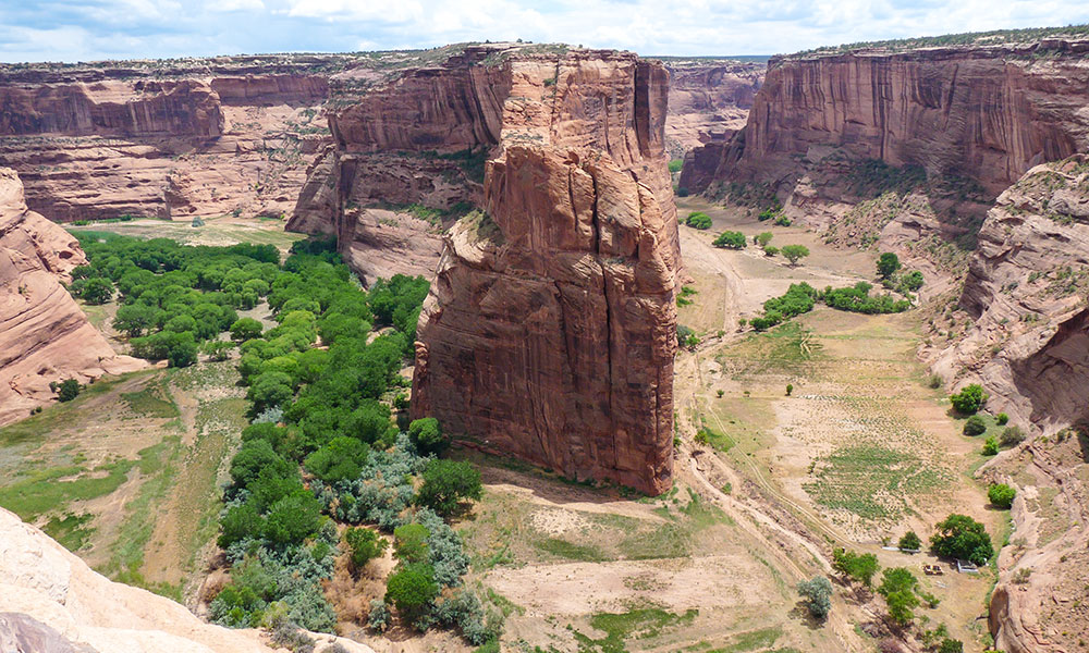 Blick auf Felsen in der Schlucht des Canyon de Chelly