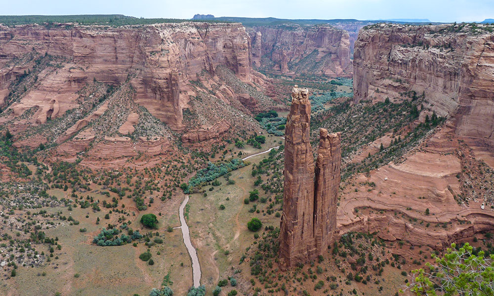 Zwei Felsnadeln in der Schlucht im Canyon de Chelly