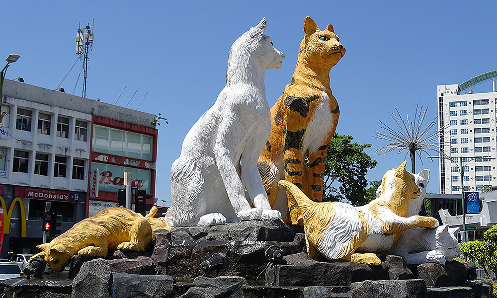 Katzenstatue in Kuching