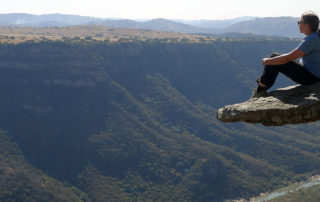 Freihängender Felsen am Oribi Gorge