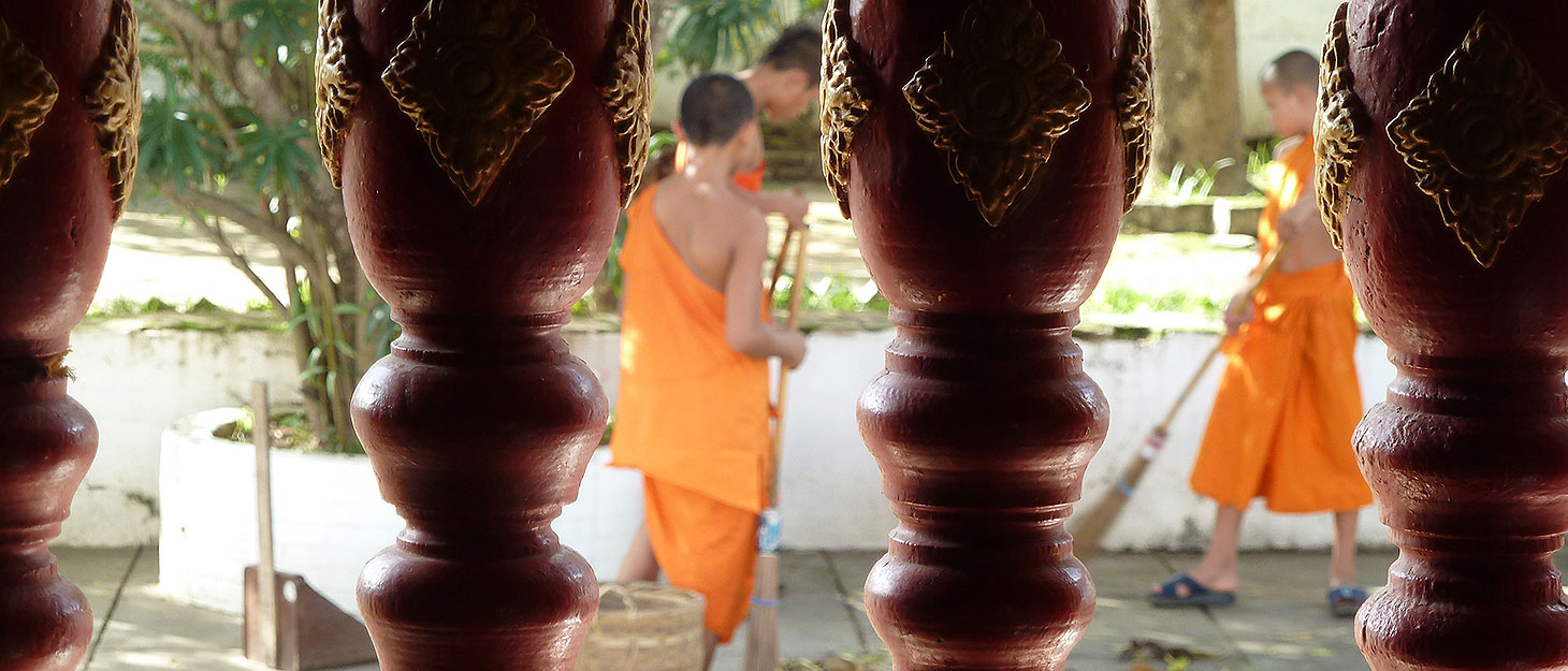 Mönche bei der Arbeit in Luang Prabang