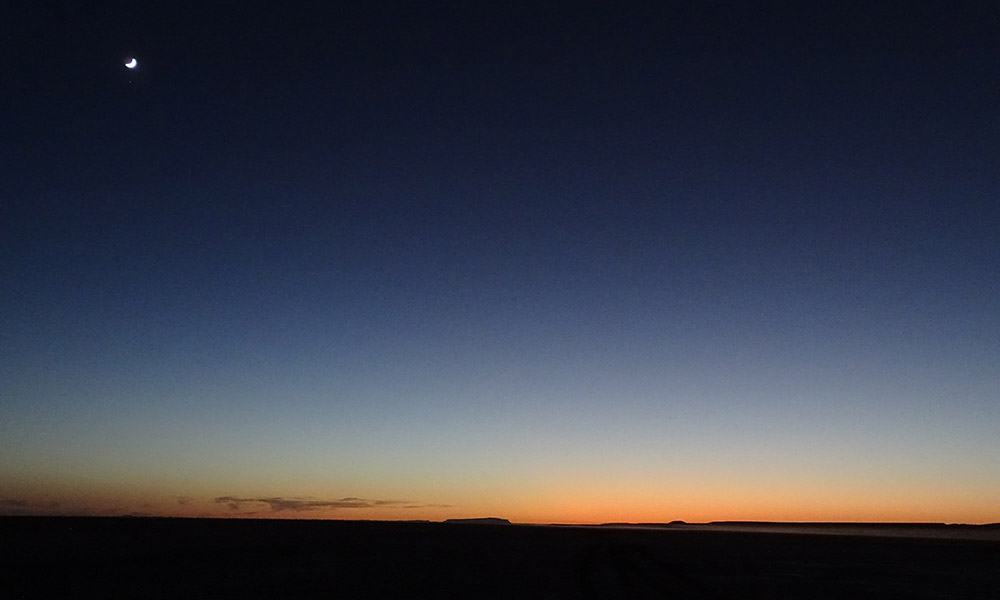 Mond vor Sonnenuntergang