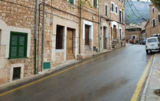 Geparktes Auto auf Mallorca