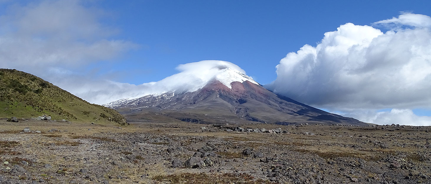 cotopaxi-vulkan Berg mit Gletscher auf dem Gipfel