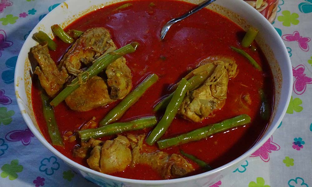 Suppe mit Bohnen und Huhn