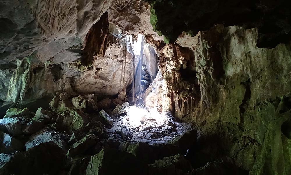 Höhle mit Lichteinfall