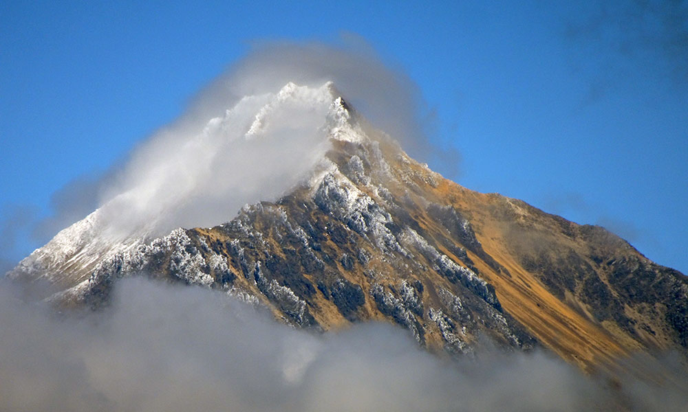 Bergspitze mit etwas Nebel
