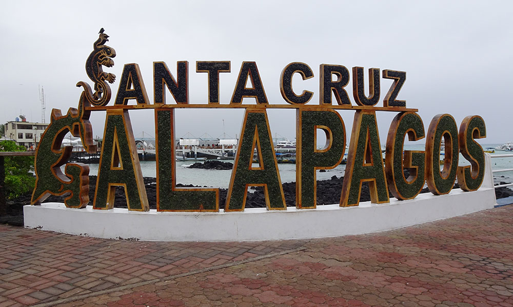 Schild Santa Cruz Galapagos