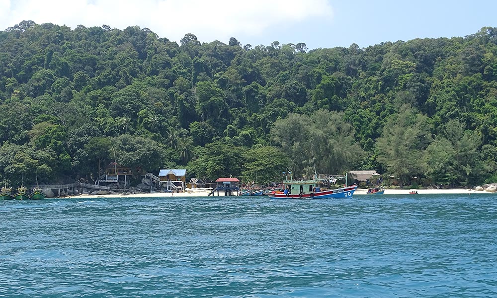 Blick auf Insel von Wasserseite