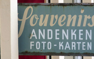 Altes Schild Souvenirs, Andenken, Foto-Karten