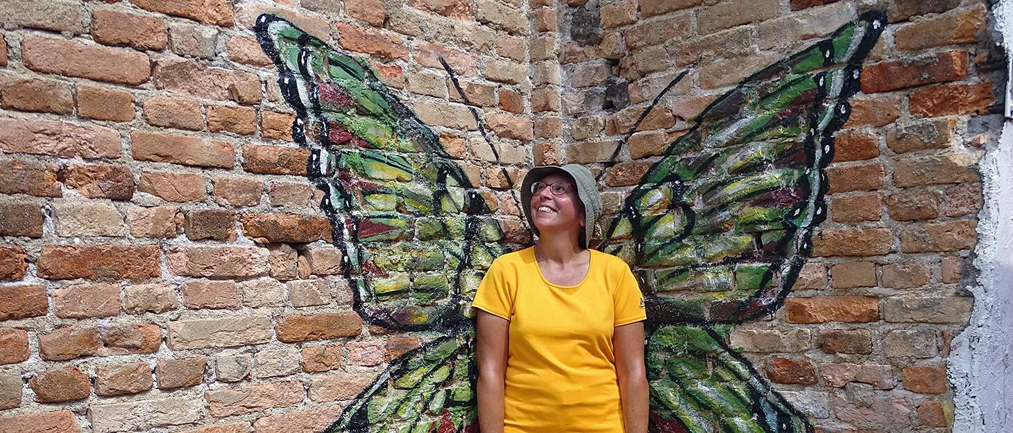 Street Art in Ipoh: Sabine vor Schmetterling