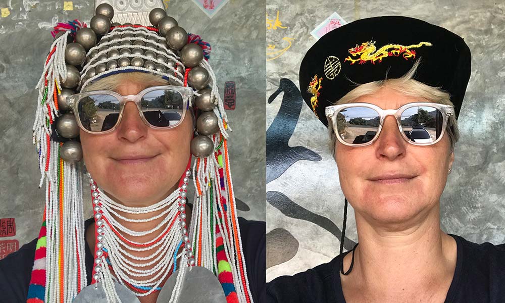 Frau mit traditioneller Kopfbedeckung