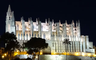 Kathedrale von Palma de Mallorca bei Nacht