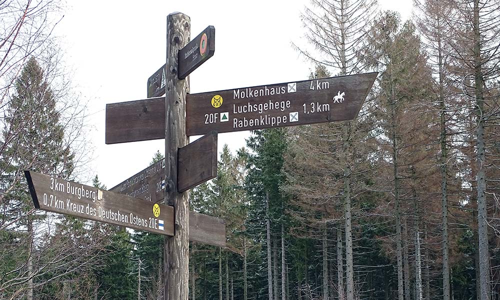 Schild bei einer Wanderung im Harz
