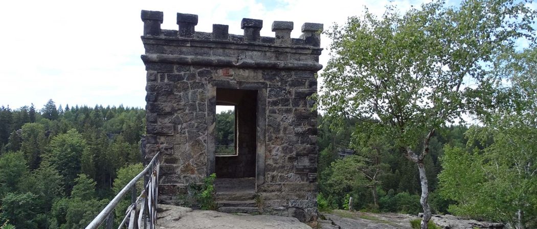 Aussichtsturm beim Wandern in der Sächsischen Schweiz