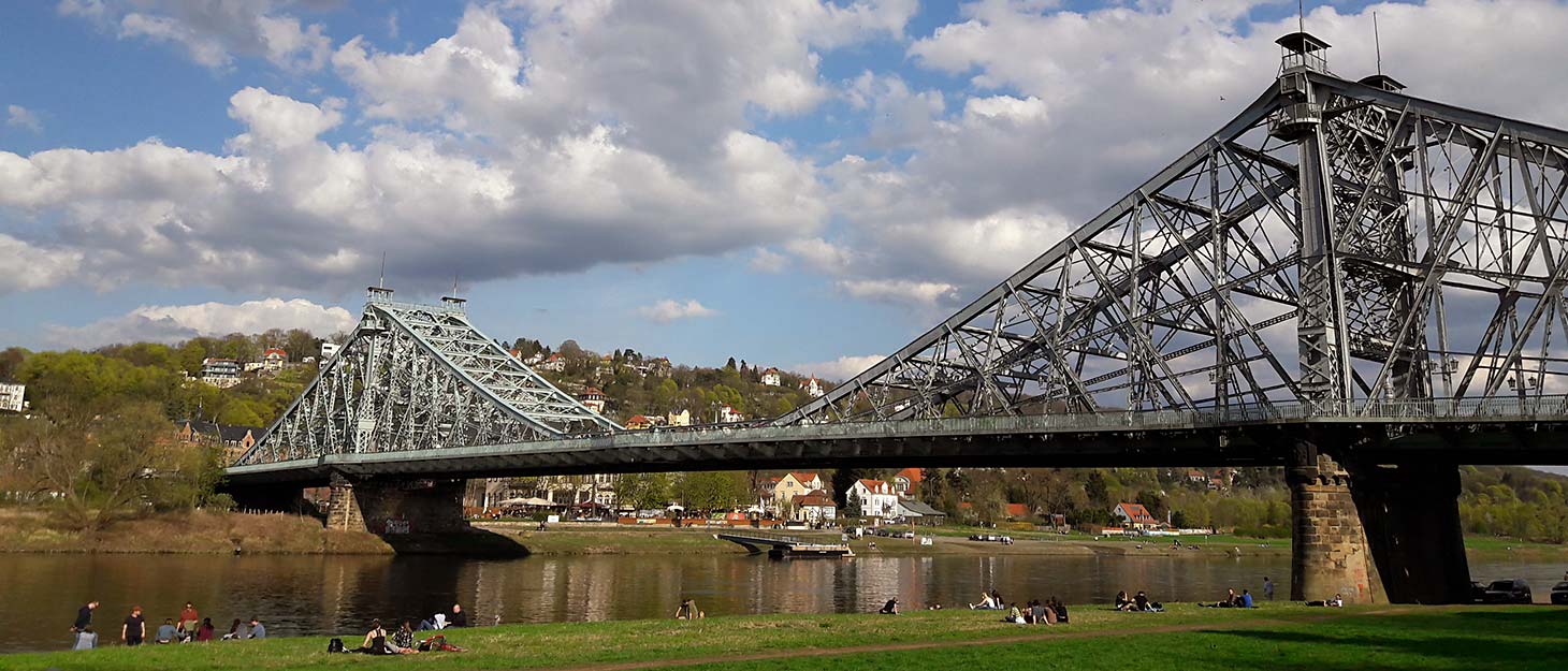 Brücke über einen Fluss