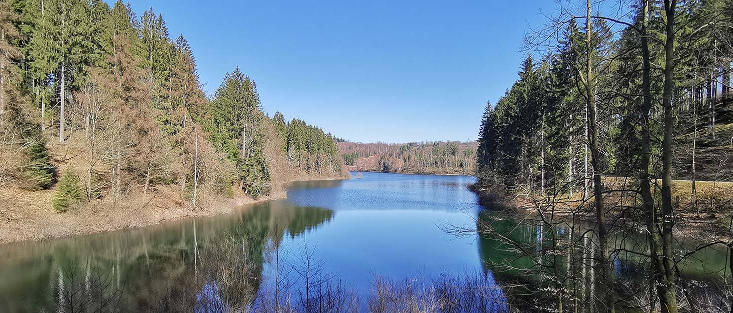 Blick auf Stausee Genketalsperre