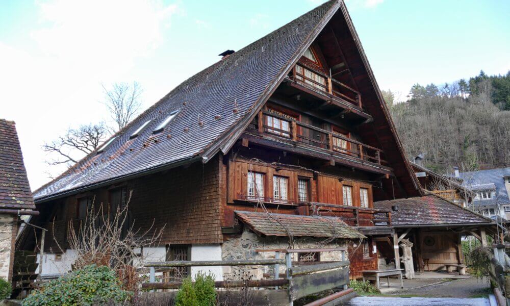 Altes Holzhaus: Ölmühle in Simonswald