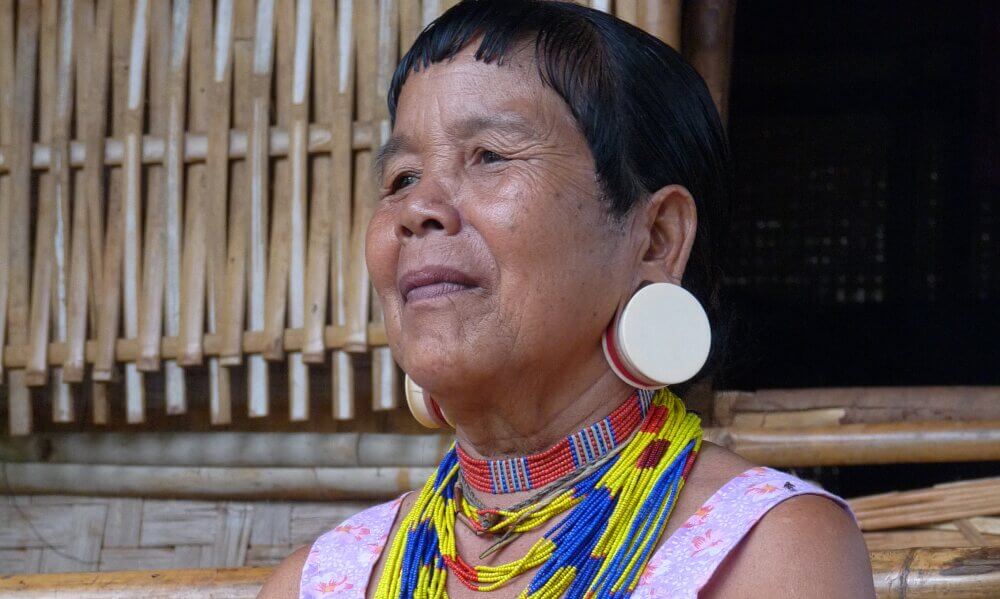 Laotische Frau mit traditionellem Schmuck