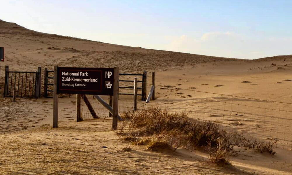 Schild Nationalpark im Sand