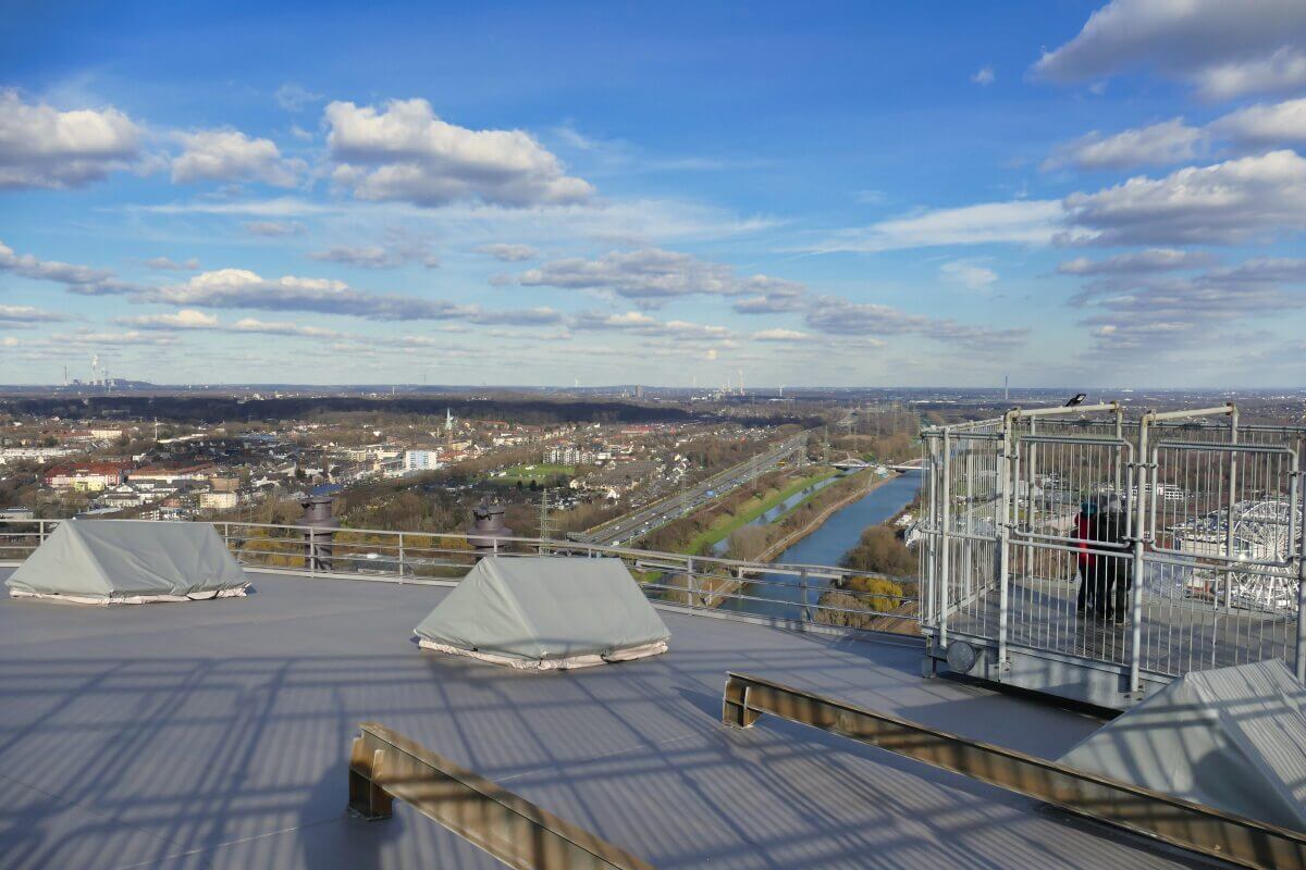 Blick über das Ruhrgebiet vom Dach des Gasometers.