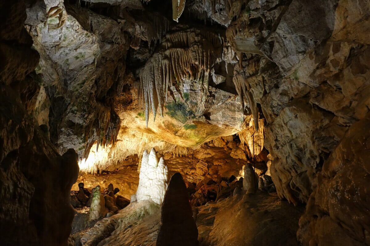 Tropfsteine in einer Höhle