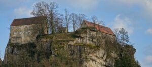 Burg Pottenstein hoch oben auf dem Felsen
