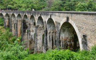 Zugbrücke mit Bögen: Nine Arches Bridge in Sri Lanka