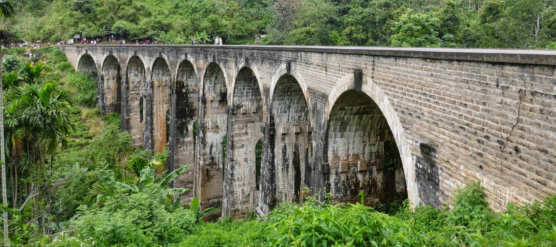 Zugbrücke mit Bögen: Nine Arches Bridge in Sri Lanka