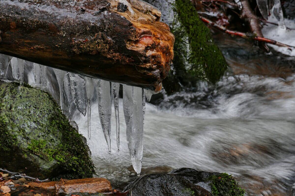 Eiszapfen am Wasserfall