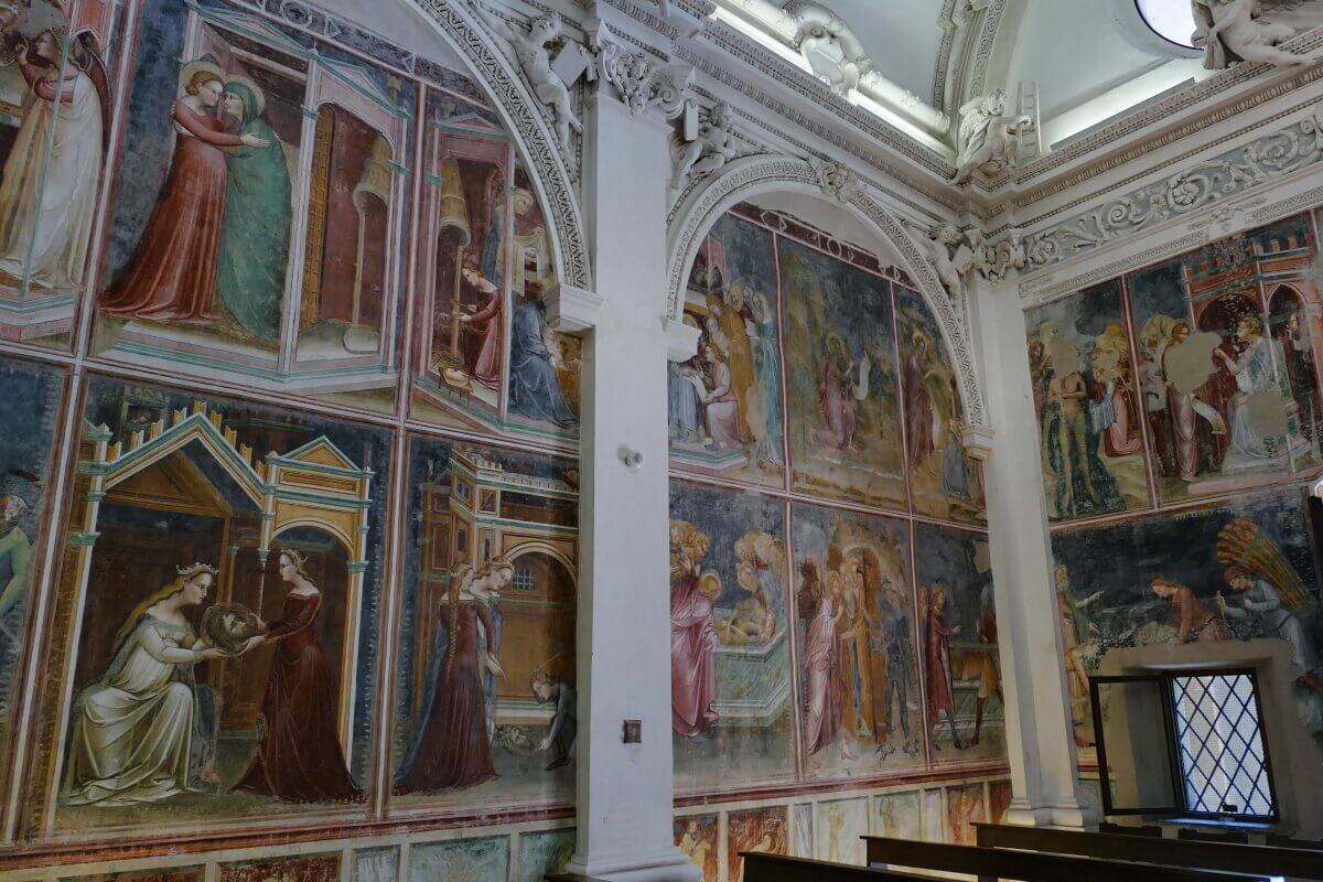 Fresken in einer Kirche